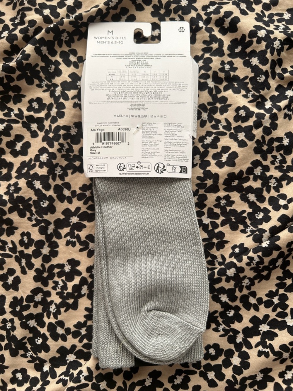 ALO Yoga Gray Unisex Scrunch Socks - Picture 2 of 2